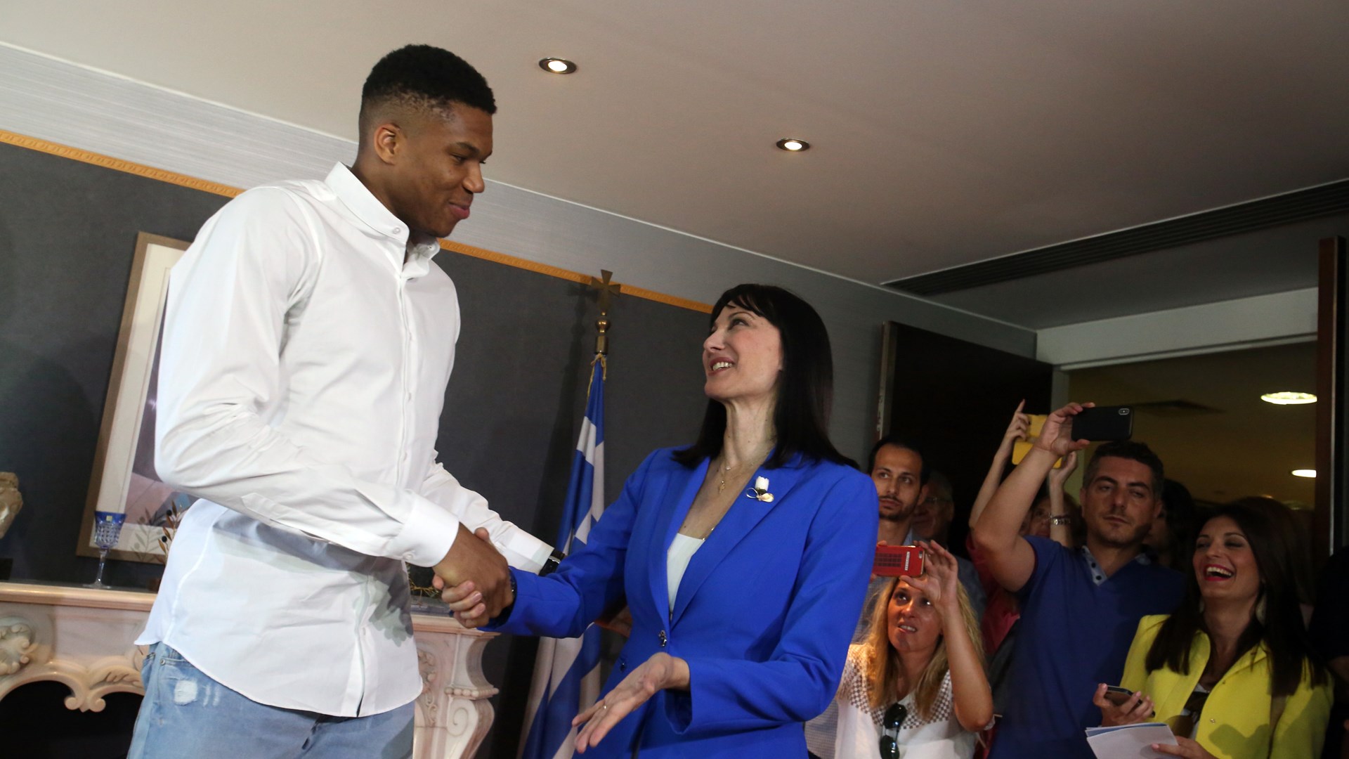 Ο ΕΟΤ βάζει «τρίποντο» με τον…Αντετοκούνμπο – ΒΙΝΤΕΟ