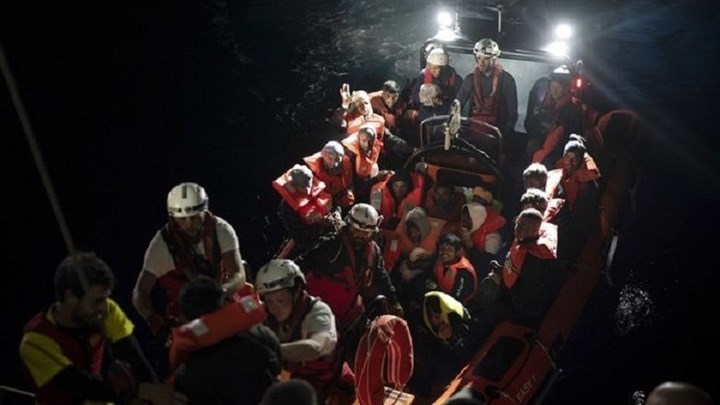 Η Ιταλία απαγορεύει την είσοδο σε εγχώρια λιμάνια σε πλοίο που επιχειρεί διάσωσεις στη Μεσόγειο
