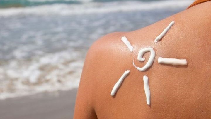 Αυτά είναι τα πέντε σημεία που δεν βάζουμε ποτέ αντηλιακό αλλά θα έπρεπε