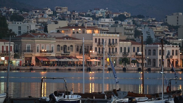 Βουλευτής Χίου ΣΥΡΙΖΑ: Επ’ αόριστον θα ισχύσει ο μειωμένος ΦΠΑ στα πέντε νησιά υποδοχής προσφύγων