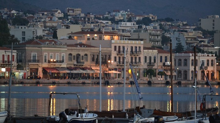 Βουλευτής Χίου ΣΥΡΙΖΑ: Επ’ αόριστον θα ισχύσει ο μειωμένος ΦΠΑ στα πέντε νησιά υποδοχής προσφύγων