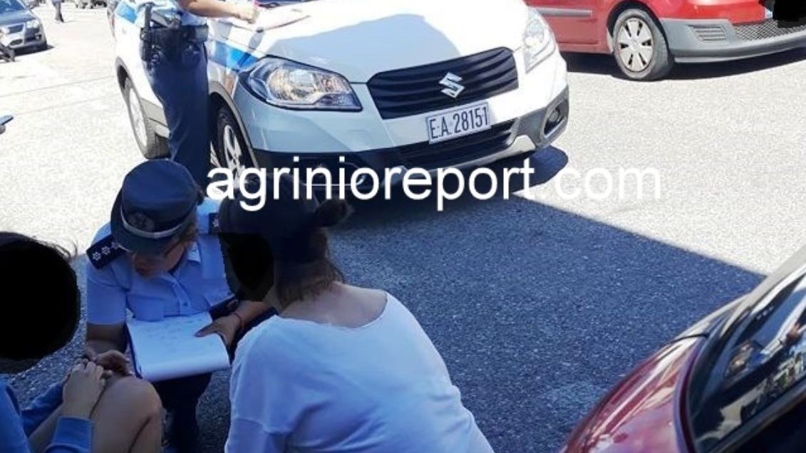 Σοβαρό τροχαίο με τραυματία μοτοσικλετιστή στο Αγρίνιο – ΦΩΤΟ