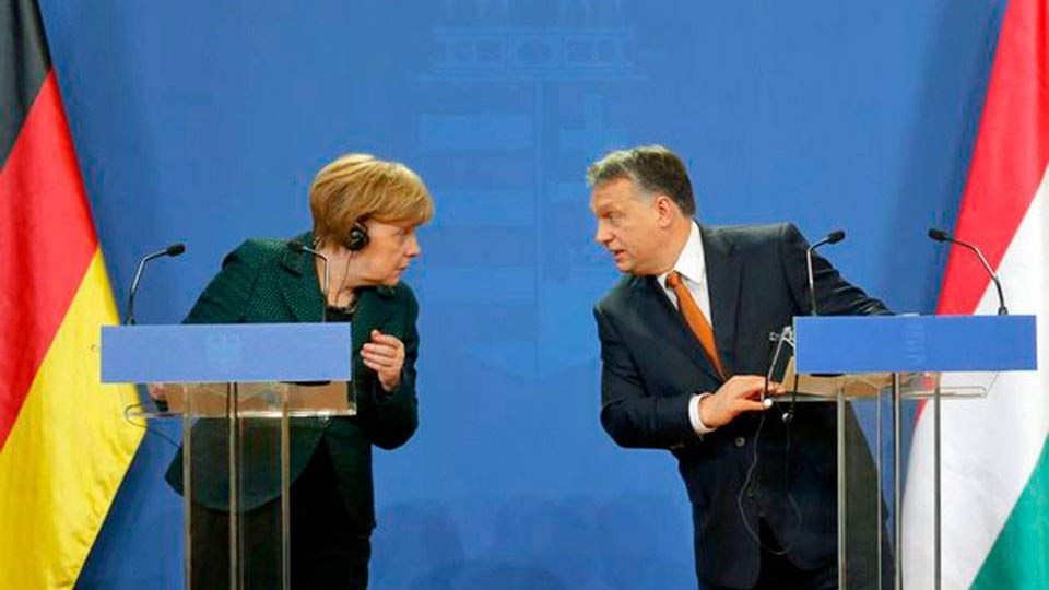 Ουγγαρία και Τσεχία διαψεύδουν τα περί συμφωνίας με Μέρκελ για το προσφυγικό