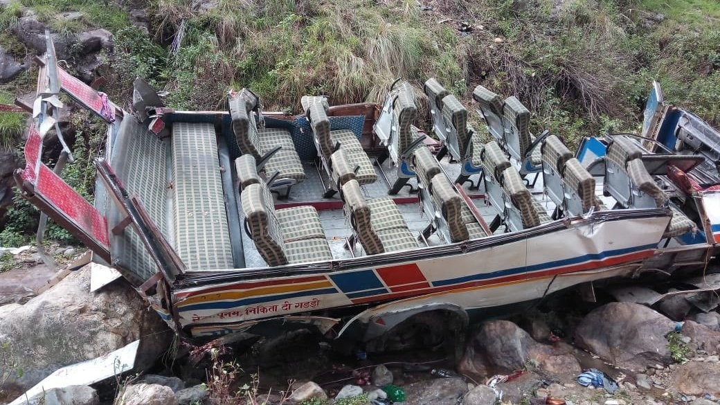 Τουλάχιστον 44 νεκροί από πτώση λεωφορείου σε χαράδρα στην Ινδία – ΦΩΤΟ