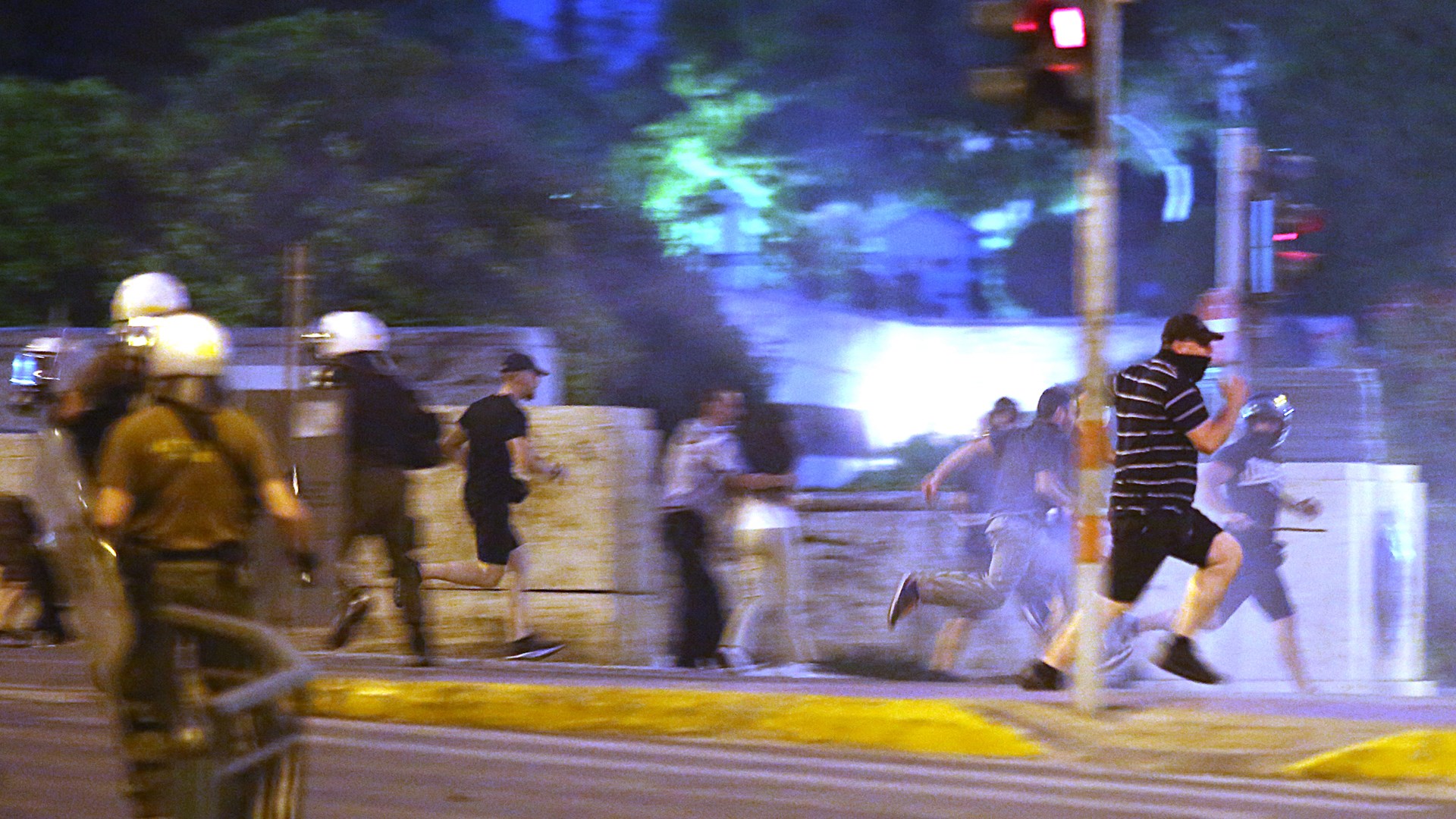 Τρεις προσαγωγές για επεισόδια στο Σύνταγμα, στον απόηχο της συγκέντρωσης για την Μακεδονία-  ΒΙΝΤΕΟ