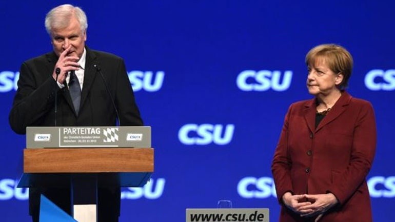 Κυβερνητική κρίση στη Γερμανία – Ο Χόρστ Ζεεχόφερ πρότεινε την παραίτησή του από το αξίωμα του υπουργού Εσωτερικών και από την ηγεσία του CSU