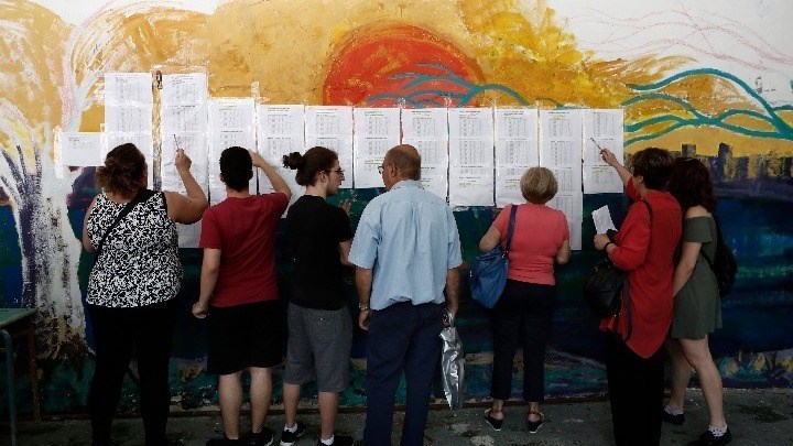 Πανελλήνιες: Σε ποιες σχολές ανεβαίνουν και σε ποιες πέφτουν οι βάσεις εισαγωγής