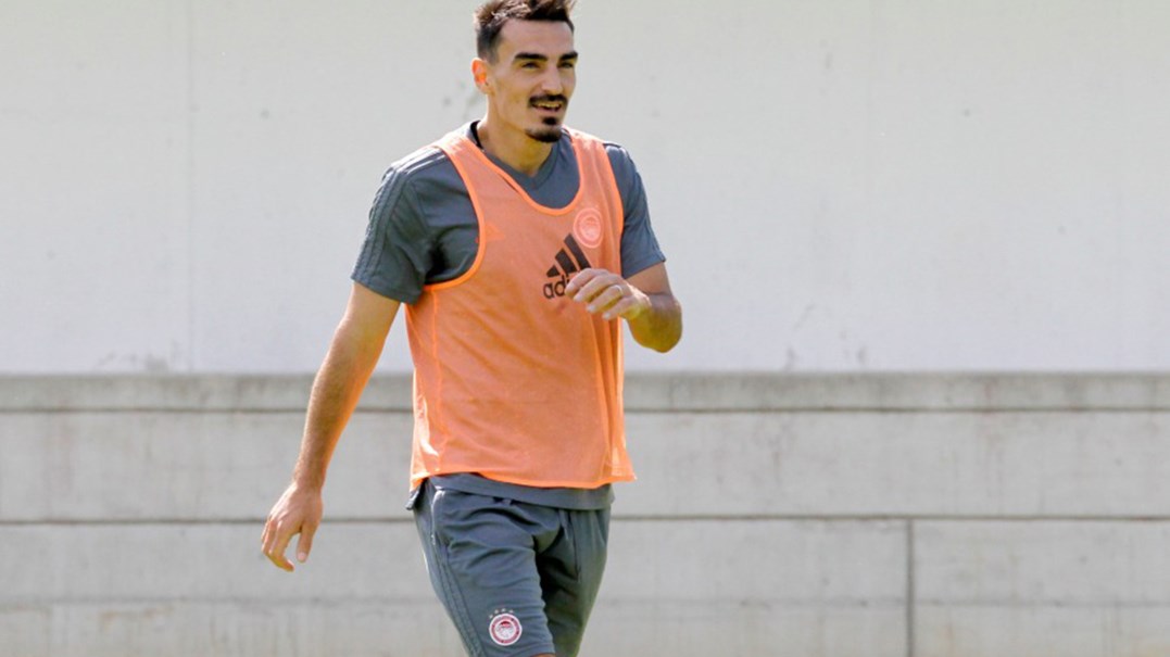 Πλάνα από την προπόνηση του Ολυμπιακού με Λάζαρο-Φετφατζίδη- BINTEO