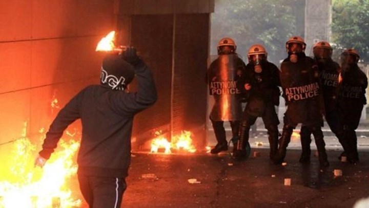 Οι επιθέσεις κατά αστυνομικών στα Εξάρχεια σε… αριθμούς