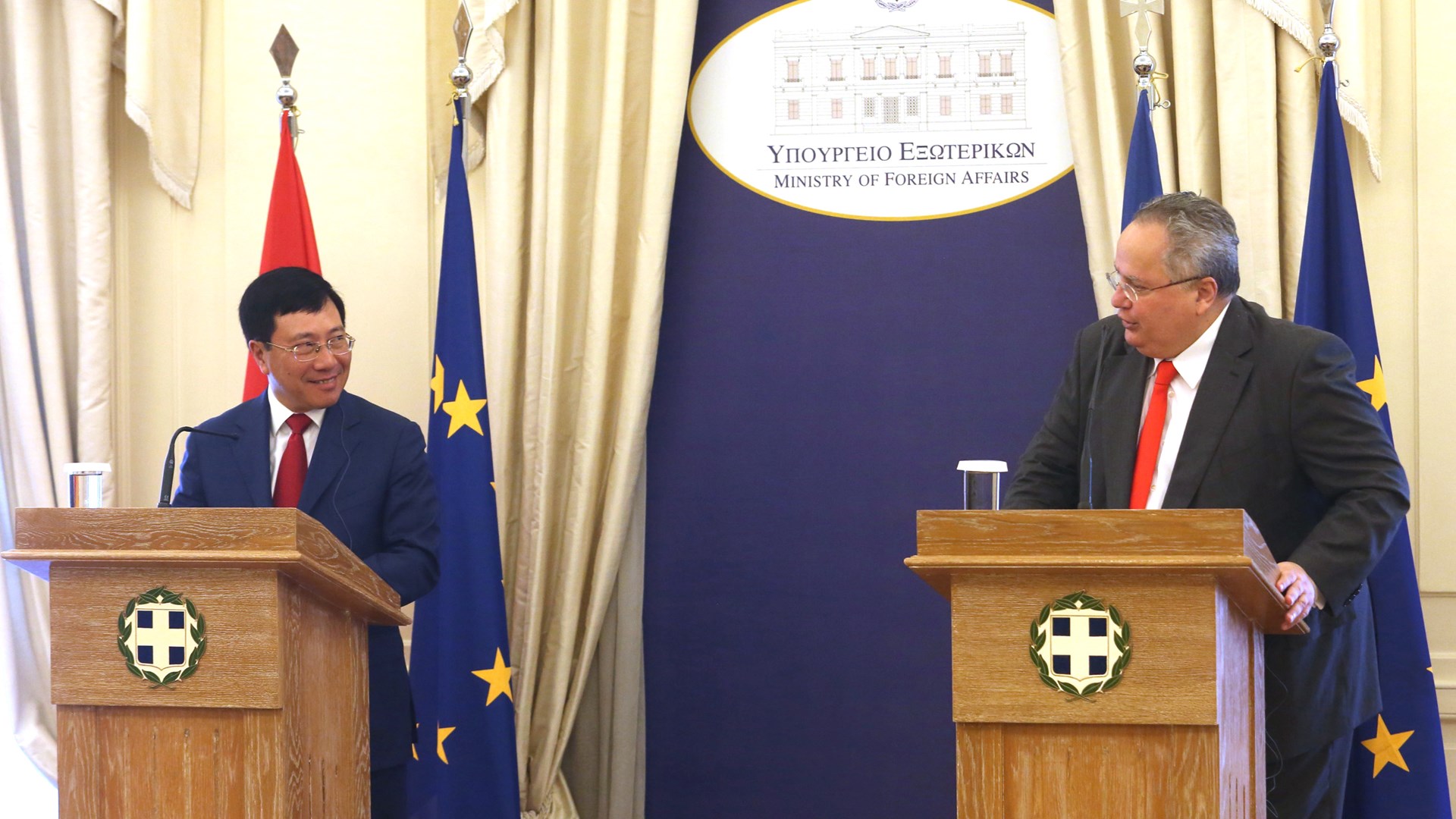 Κοτζιάς σε βιετναμέζο ομόλογό του : Σε τροχιά ανάπτυξης οι σχέσεις Ελλάδας- Βιετνάμ