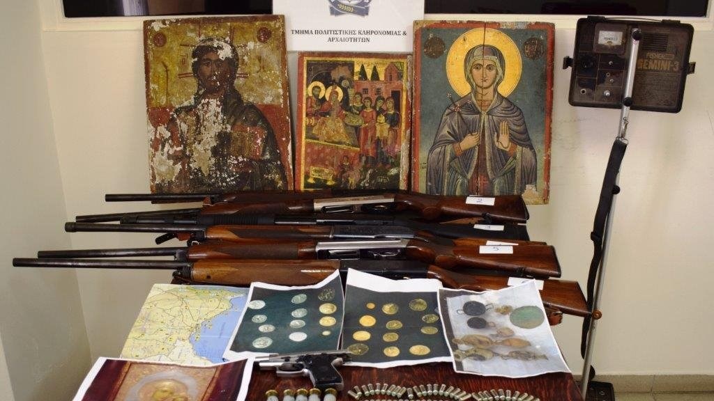 Συνελήφθησαν πατέρας και γιος για αρχαιοκαπηλία στην Πάτρα – ΦΩΤΟ