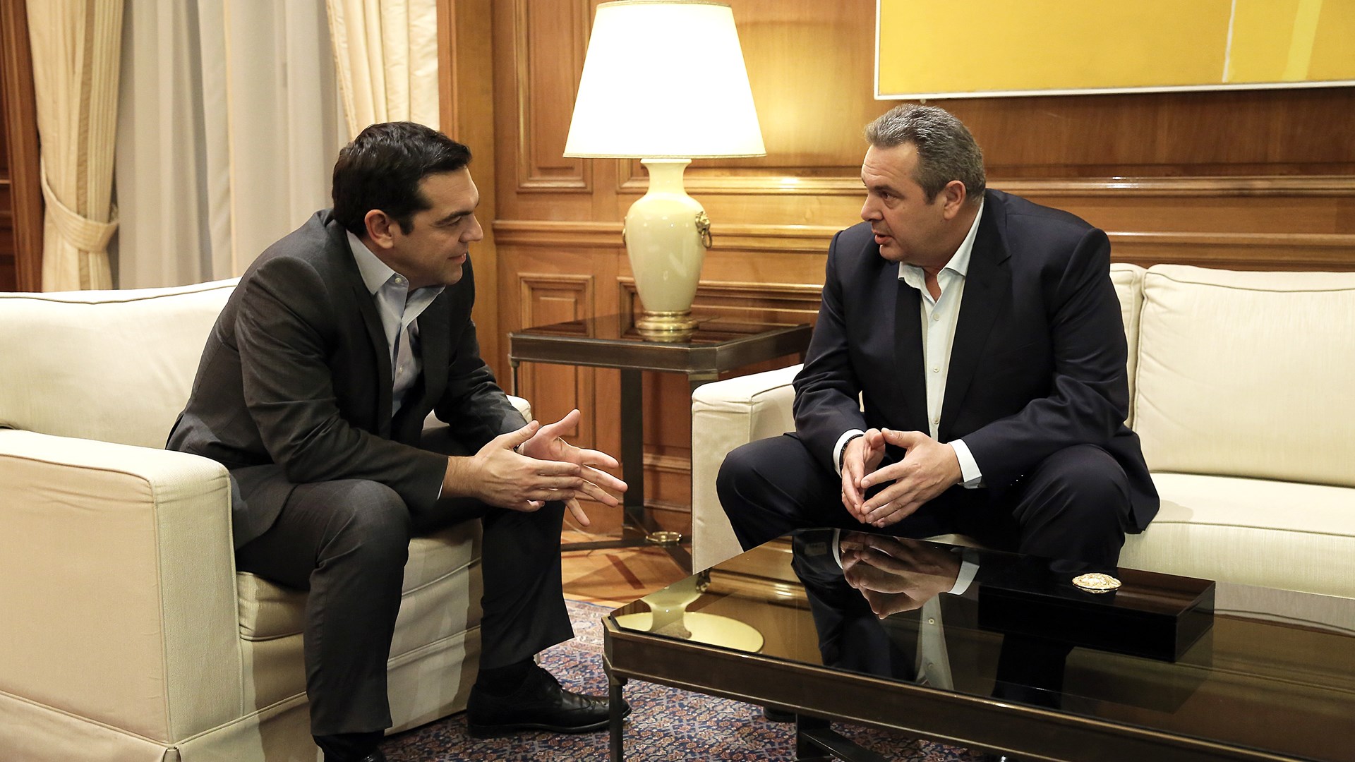 Ερώτηση 12 βουλευτών του ΣΥΡΙΖΑ σε Πάνο Καμμένο – Ζητούν να απαλειφθεί ο όρος “λαθρομετανάστευση” από κείμενα του ΥΠΕΘΑ