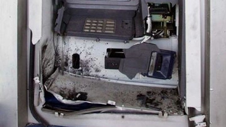 “Εκρηκτικό” πρωινό στο Πόρτο Ράφτη – Οι ληστές ανατίναξαν ΑΤΜ