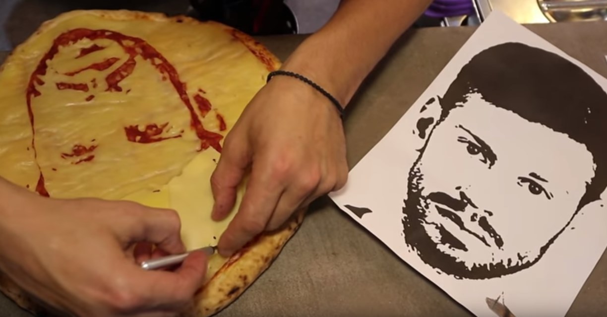 Ο Μέσι στο… πιάτο σας – Η πίτσα που τρελαίνει τους ποδοσφαιρόφιλους – ΒΙΝΤΕΟ