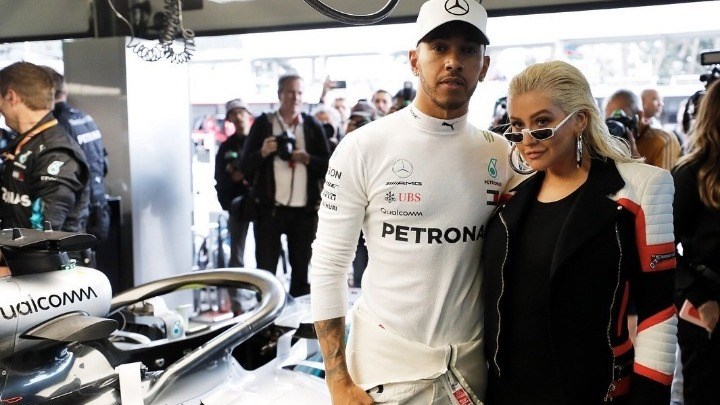 Ο Λιούις Χάμιλτον έκανε ντεμπούτο και στη μουσική στο πλευρό της Κριστίνα Αγκιλέρα – ΒΙΝΤΕΟ