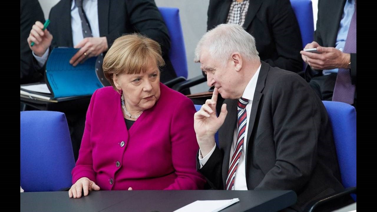 Κερν: Μέρκελ και Ζέεχοφερ διευθέτησαν τη διαφορά τους σε βάρος της Αυστρίας