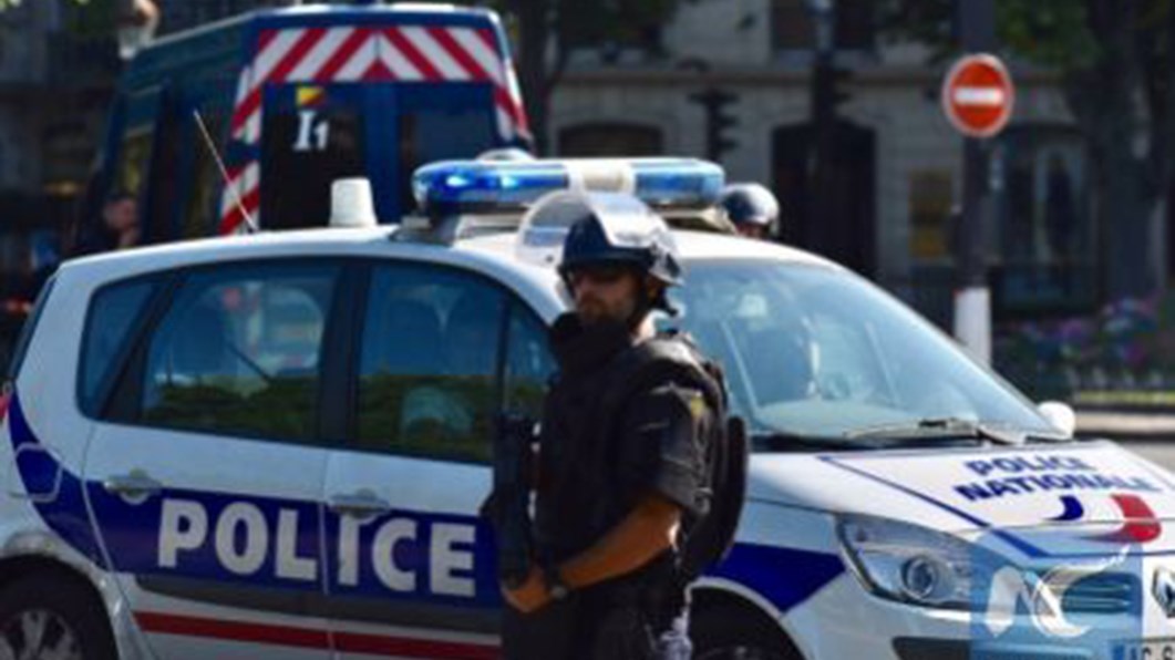 Αστυνομικός στην Γαλλία πυροβόλησε και σκότωσε νεαρό κατά την διάρκεια ελέγχου – Ένταση και επεισόδια στην συνοικία Μπρέιγ