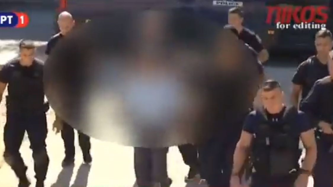 Οργή και κατάρες κατά του κατηγορουμένου για τη δολοφονία της Δώρας Ζέμπερη- Εκτός εαυτού οι γονείς της- ΒΙΝΤΕΟ