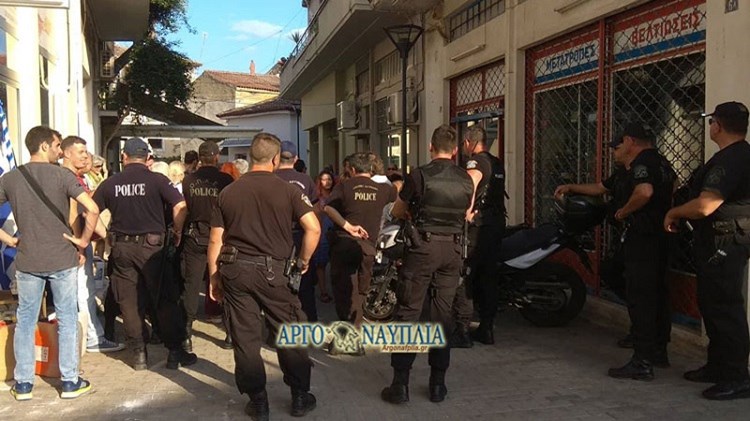 Αποδοκίμασαν τον υφυπουργό Εργασίας Τάσο Πετρόπουλο στο Άργος – ΦΩΤΟ – ΒΙΝΤΕΟ