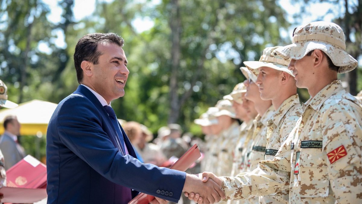 Δεν κρατιέται ο Ζάεφ – Μίλησε για “μακεδονικό στρατό” και έβαλε τα Σκόπια ήδη στο ΝΑΤΟ – ΒΙΝΤΕΟ