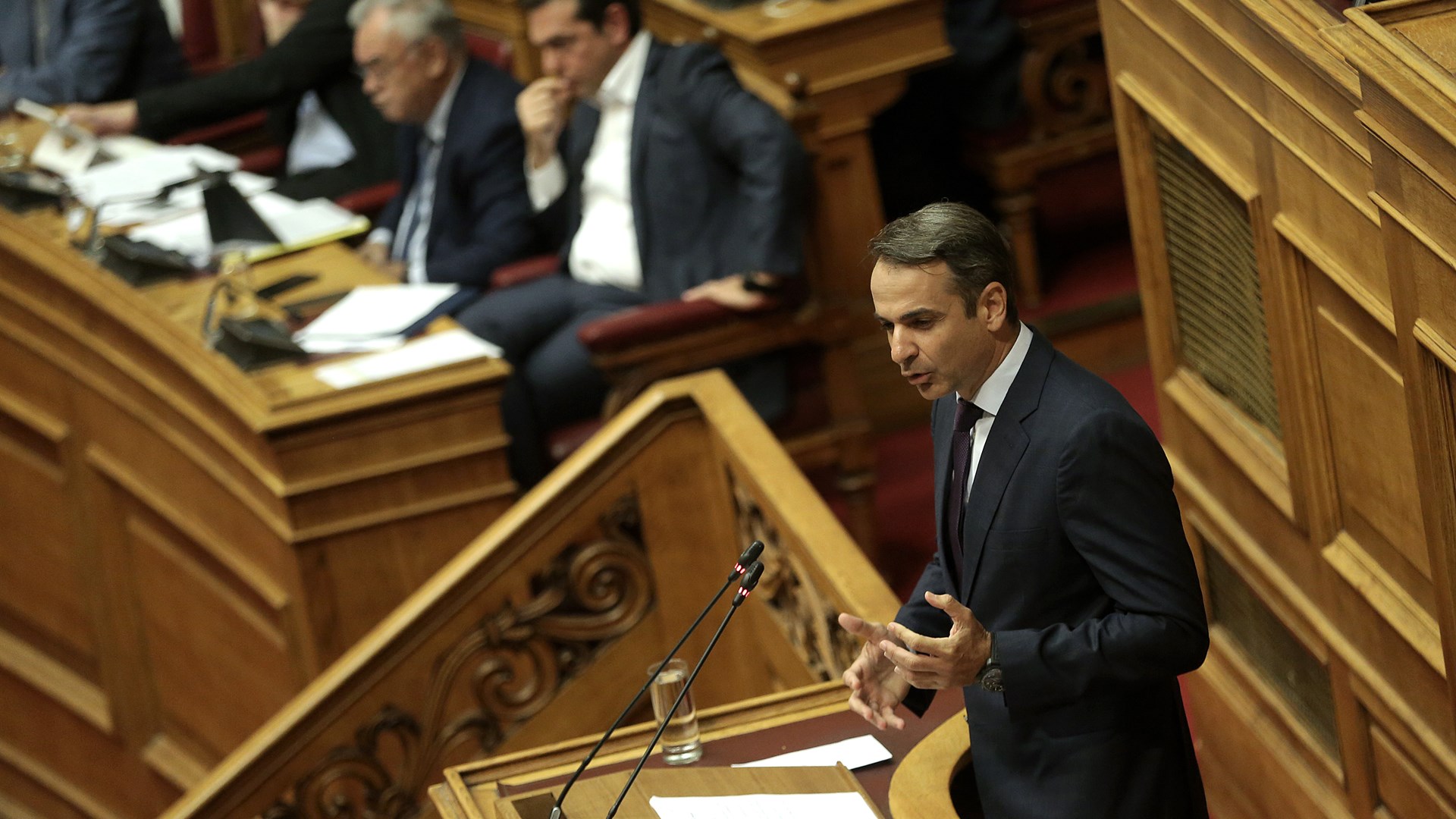 Μητσοτάκης προς Τσίπρα: Φωνάζατε “go back μαντάμ Mέρκελ” και γίνατε το παιδί για όλες τις δουλειές – Είστε ψεύτης και πολιτικός απατεώνας – ΒΙΝΤΕΟ