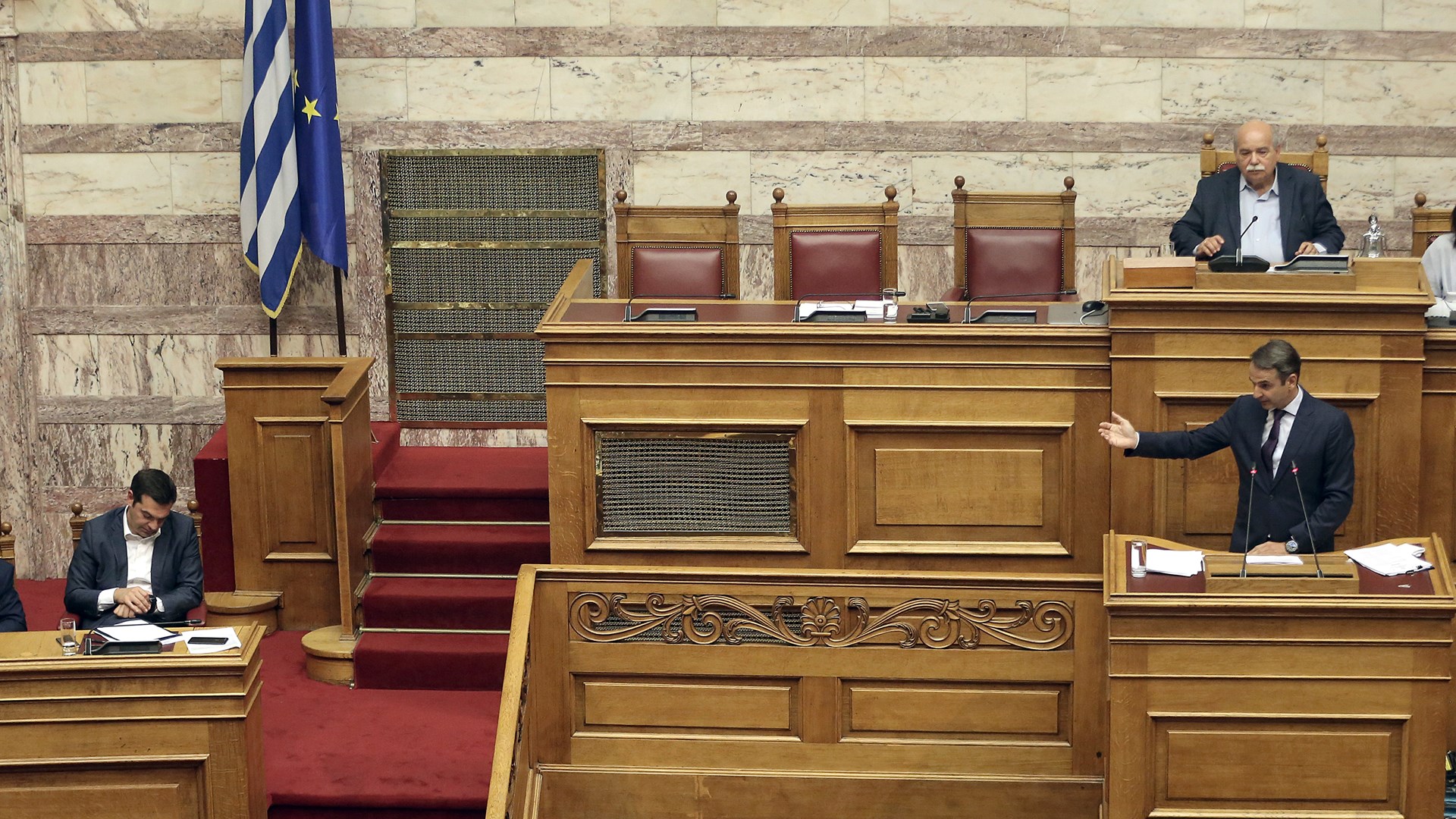 Ο διάλογος Τσίπρα-Μητσοτάκη για τη… γραβάτα που φόρεσε ο Πρωθυπουργός στο Ζάππειο – ΒΙΝΤΕΟ