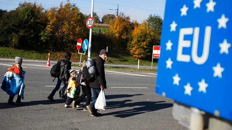 Είδηση-βόμβα για το προσφυγικό: Βιέννη και Βερολίνο θέλουν να κλείσουν τη «Νότια Διαδρομή» για τους πρόσφυγες