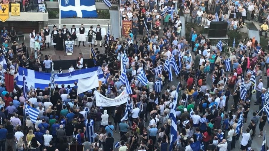 Συλλαλητήριο κατά της συμφωνίας για το Σκοπιανό στην κεντρική πλατεία της Κοζάνης – ΒΙΝΤΕΟ – ΦΩΤΟ