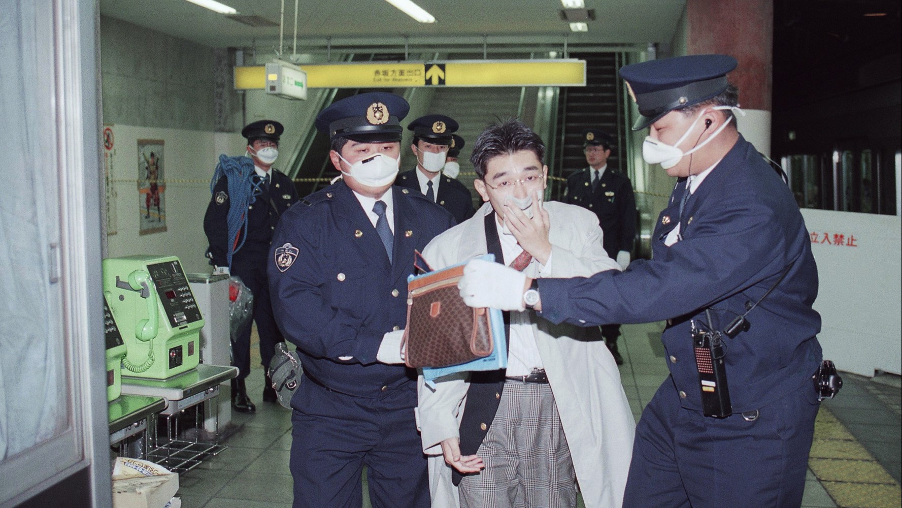 Ο γκουρού και άλλα έξι πρώην μέλη της σέκτας «Ομ Σινρικιό», εκτελέστηκαν δι’ απαγχονισμού – Ήταν υπεύθυνοι για την επίθεση στο μετρό του Τόκιο το 1995