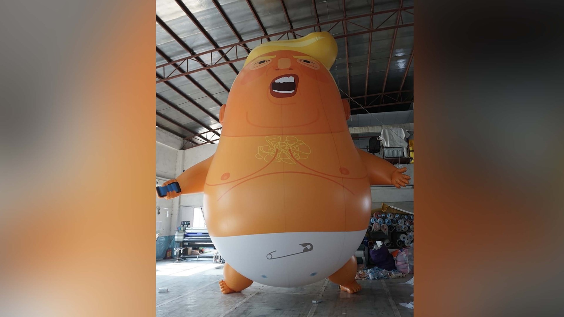 Το μπαλόνι Τραμπ πήρε άδεια “πτήσης” στον ουρανό του Λονδίνου – ΒΙΝΤΕΟ