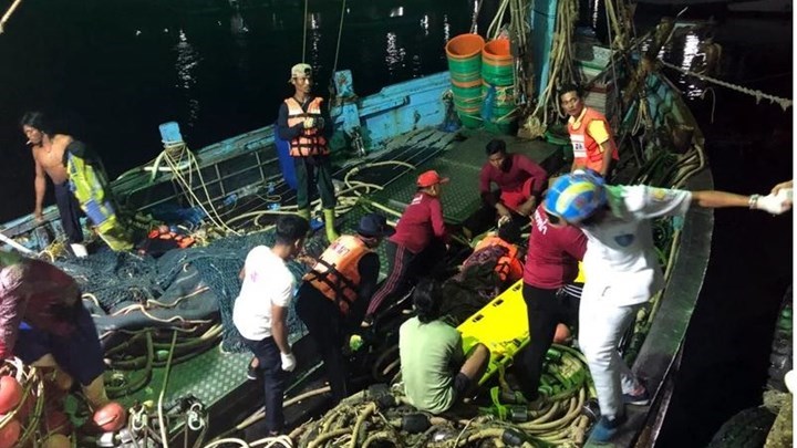Πάνω από 21 οι νεκροί από τη βύθιση τουριστικού σκάφους στα ανοιχτά του Πουκέτ – Συνεχίζονται οι έρευνες για τους αγνοούμενους