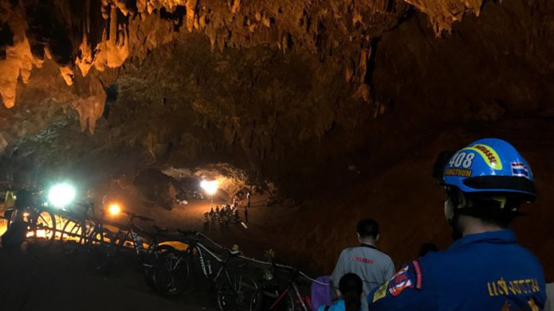Όλος ο πλανήτης παρακολουθεί με κομμένη την ανάσα: Τελειώνει ο χρόνος για τα 12 παιδιά και τον προπονητή τους στο σπήλαιο της Ταϊλάνδης – ΒΙΝΤΕΟ