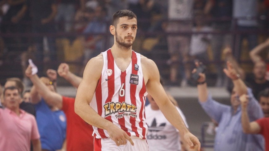 Ολοκληρώθηκε το ραντεβού Παπαπέτρου-Αγγελόπουλων – Τι δήλωσε ο διεθνής φόργουορντ