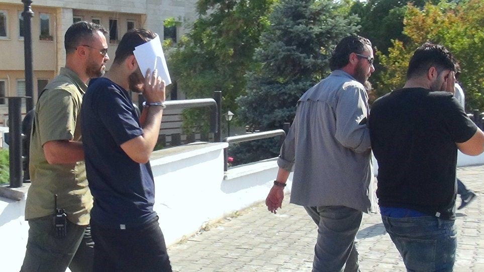 Δύο Βρετανοί πολίτες είχαν ”ύποπτη συμπεριφορά” και συνελήφθησαν