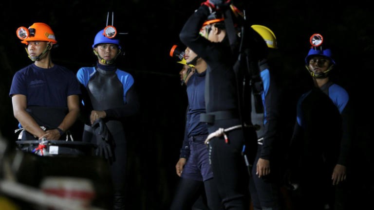 Παγκόσμια αγωνία: Απόψε η επιχείρηση απεγκλωβισμού των παιδιών από το σπήλαιο στην Ταϊλάνδη – ΒΙΝΤΕΟ