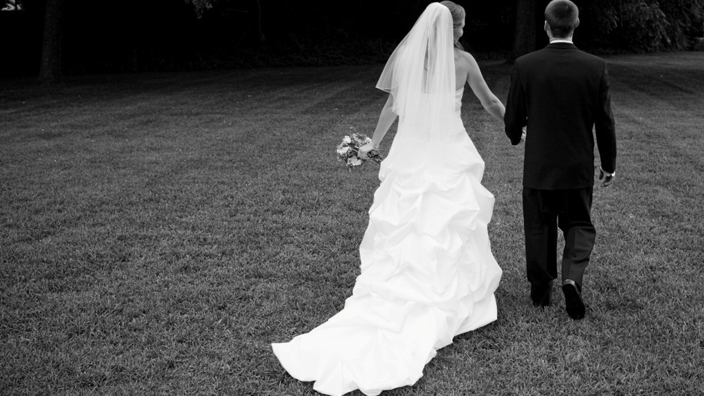 Κακός χαμός στη Λάρισα: Έπιασαν καλεσμένη να κλέβει τα ”φακελάκια” των νεονύμφων