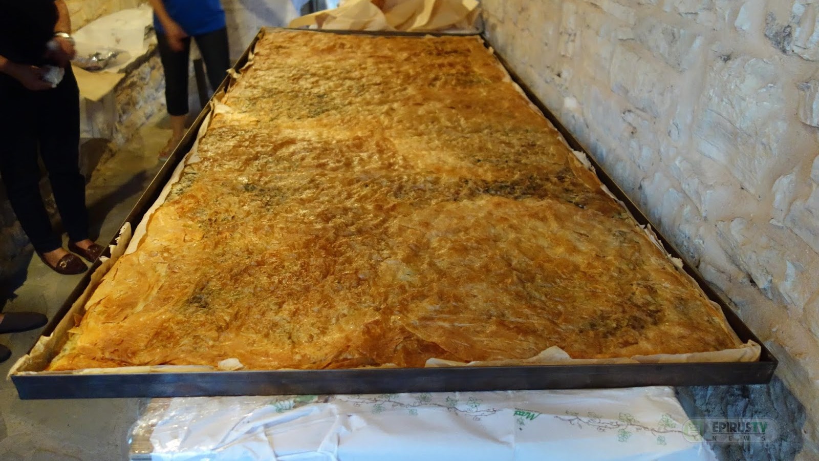 Απογειώνει τους ουρανίσκους η γεύση της μεγαλύτερης λαχανόπιτας της Ηπείρου – ΒΙΝΤΕΟ – ΦΩΤΟ