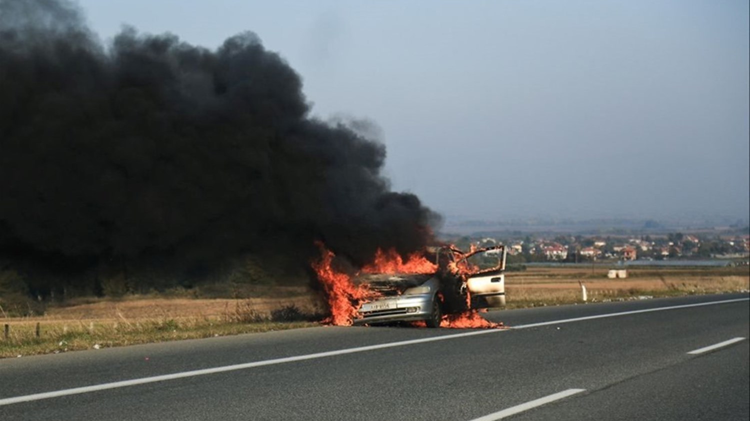Φρικτό τροχαίο στην παλαιά εθνική οδό Θεσσαλονίκης-Βέροιας – Κάηκε ζωντανός ο οδηγός μέσα στο φλεγόμενο όχημα