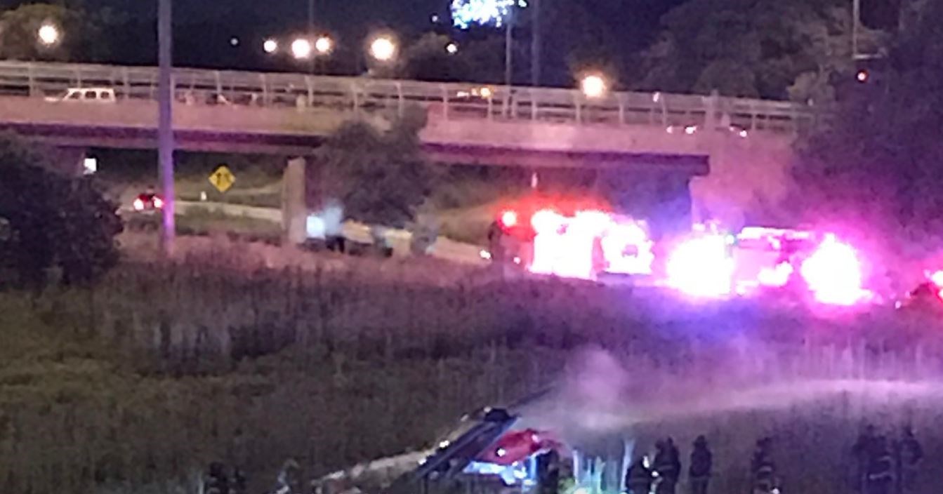 Σοκ: Ελικόπτερο αεροδιακομιδής ασθενών συνετρίβη σε αυτοκινητόδρομο στο Σικάγο- BINTEO