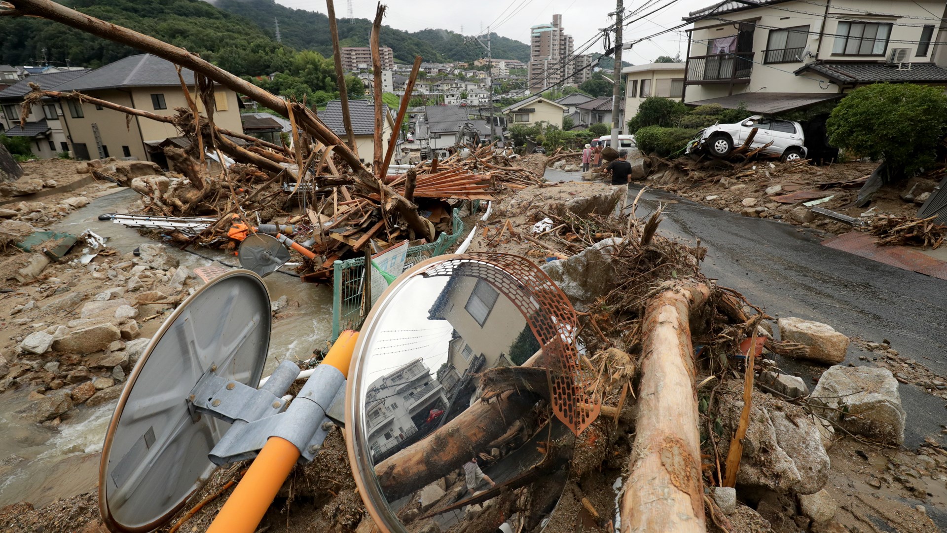 Βιβλική καταστροφή στην Ιαπωνία – Στους 81 έφτασε ο αριθμός των νεκρών από τις φονικές βροχοπτώσεις