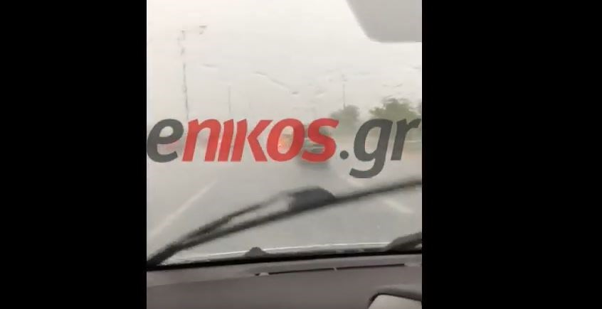Σφοδρή βροχόπτωση στην Εθνική Οδό Αθηνών-Κορίνθου – Οι οδηγοί δεν βλέπουν στο μισό μέτρο – ΒΙΝΤΕΟ αναγνώστη