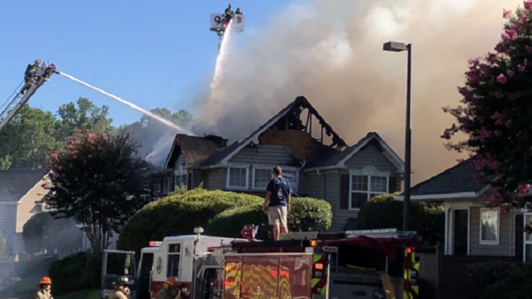 ΗΠΑ: Ελικόπτερο έπεσε σε κατοικημένη περιοχή – Ένας νεκρός – ΒΙΝΤΕΟ