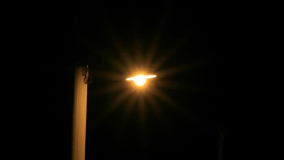 Ηράκλειο – Μία λάμπα έχει τρελάνει τους κατοίκους – ΒΙΝΤΕΟ