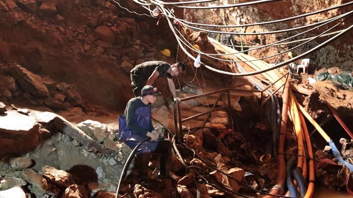 Ταϊλάνδη: Σε εξέλιξη η επιχείρηση απεγκλωβισμού των υπόλοιπων παιδιών από το πλημμυρισμένο σπήλαιο