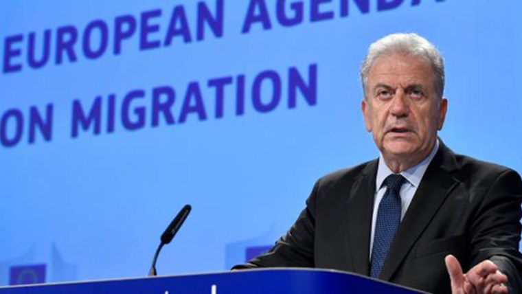 Αβραμόπουλος: Ούτε εφικτό ούτε επιθυμητό το σχέδιο του Χέρμπερτ Κικλ – Δεν θα διακόψουμε τη βοήθεια σε όσους την χρειάζονται