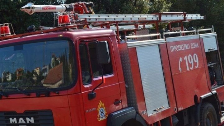 Κινδύνευσαν οι ένοικοι διαμερίσματος στο κέντρο της Αθήνας που τυλίχθηκε στις φλόγες