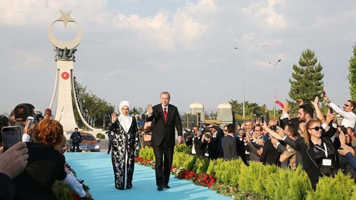FAZ για Τουρκία: «Η Δημοκρατία των απολυμένων»