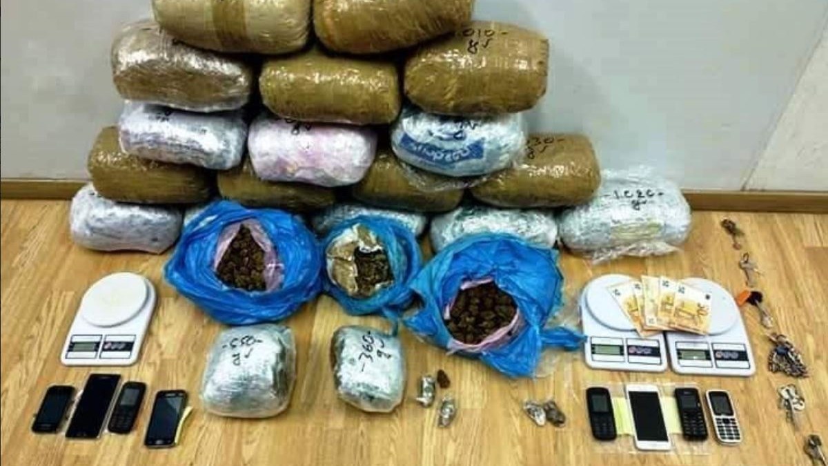 Σπείρα θα «έσπρωχνε» στις πιάτσες της Αθήνας περισσότερα από 19 κιλά κάνναβης