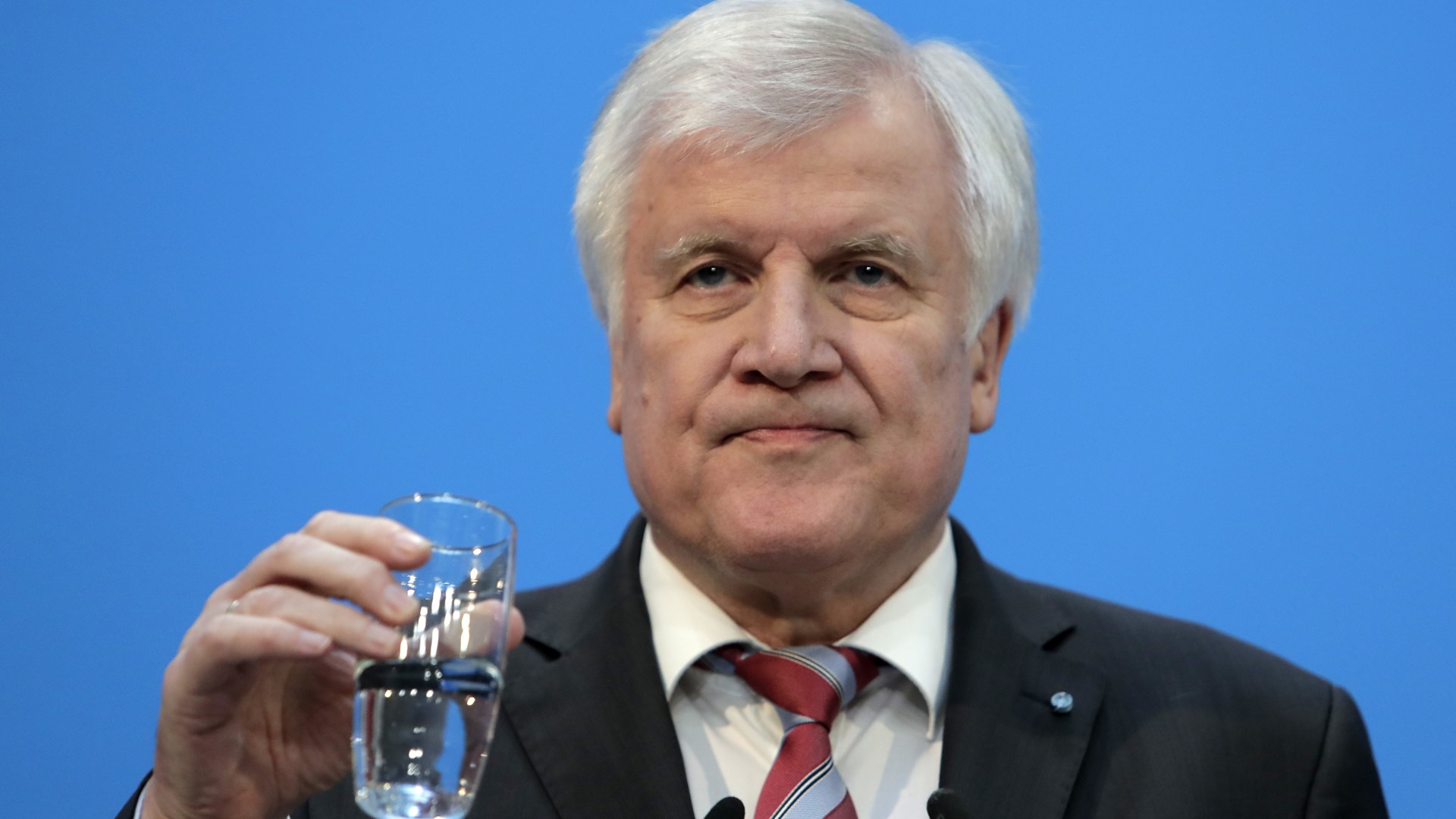 Ζεεχόφερ: Aναμένω πάρα πολύ δύσκολες διαπραγματεύσεις με την Ελλάδα και την Ιταλία για το μεταναστευτικό