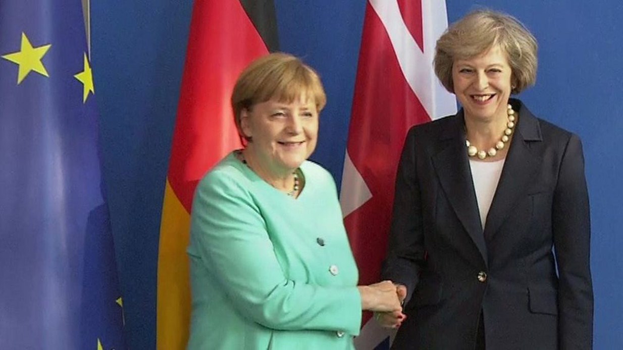 Η Μέρκελ καλωσορίζει τις προτάσεις της Μέι για το Brexit